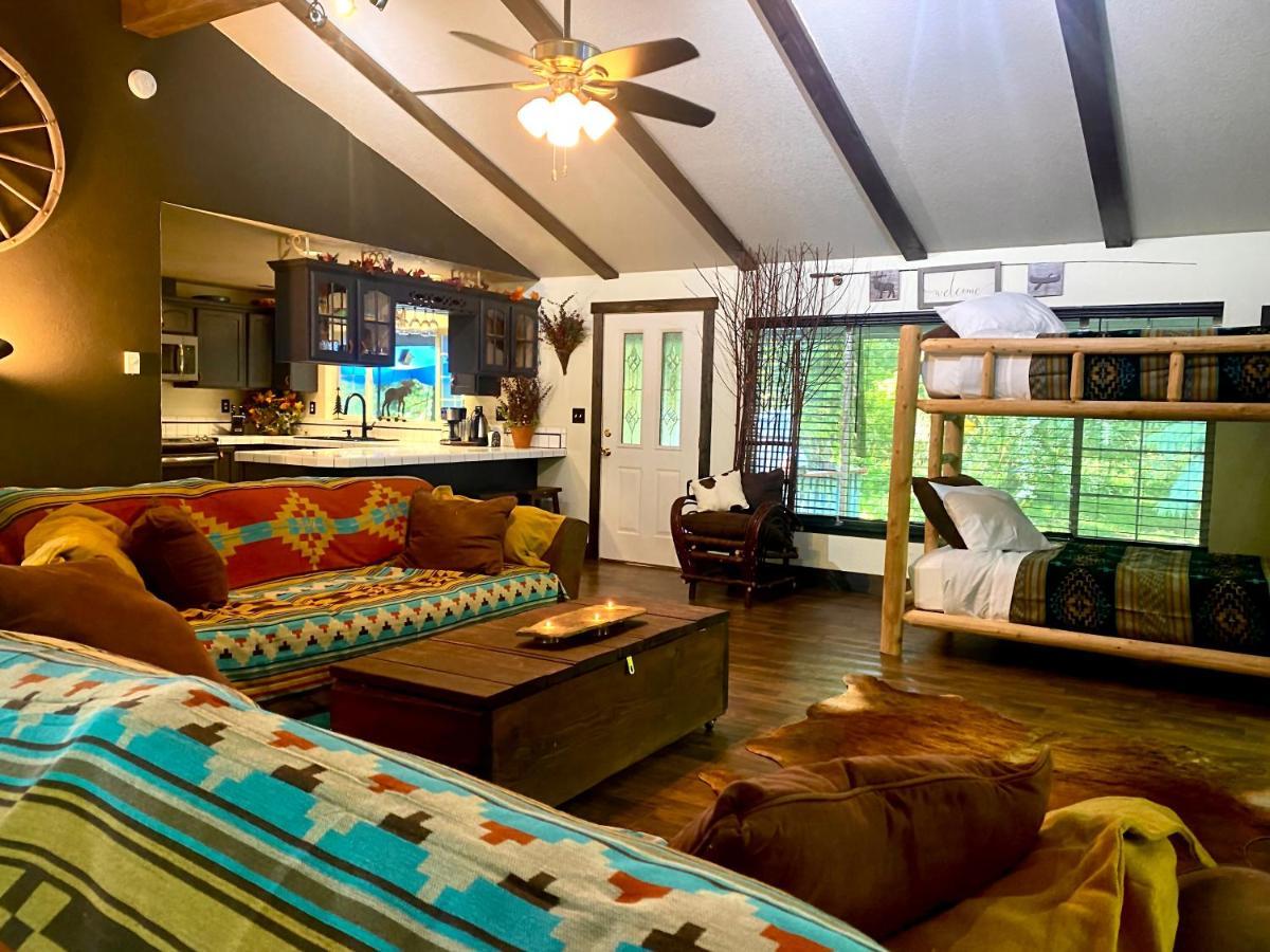 Cozy Bird House W Big Screen! Mount Hood Village Bagian luar foto